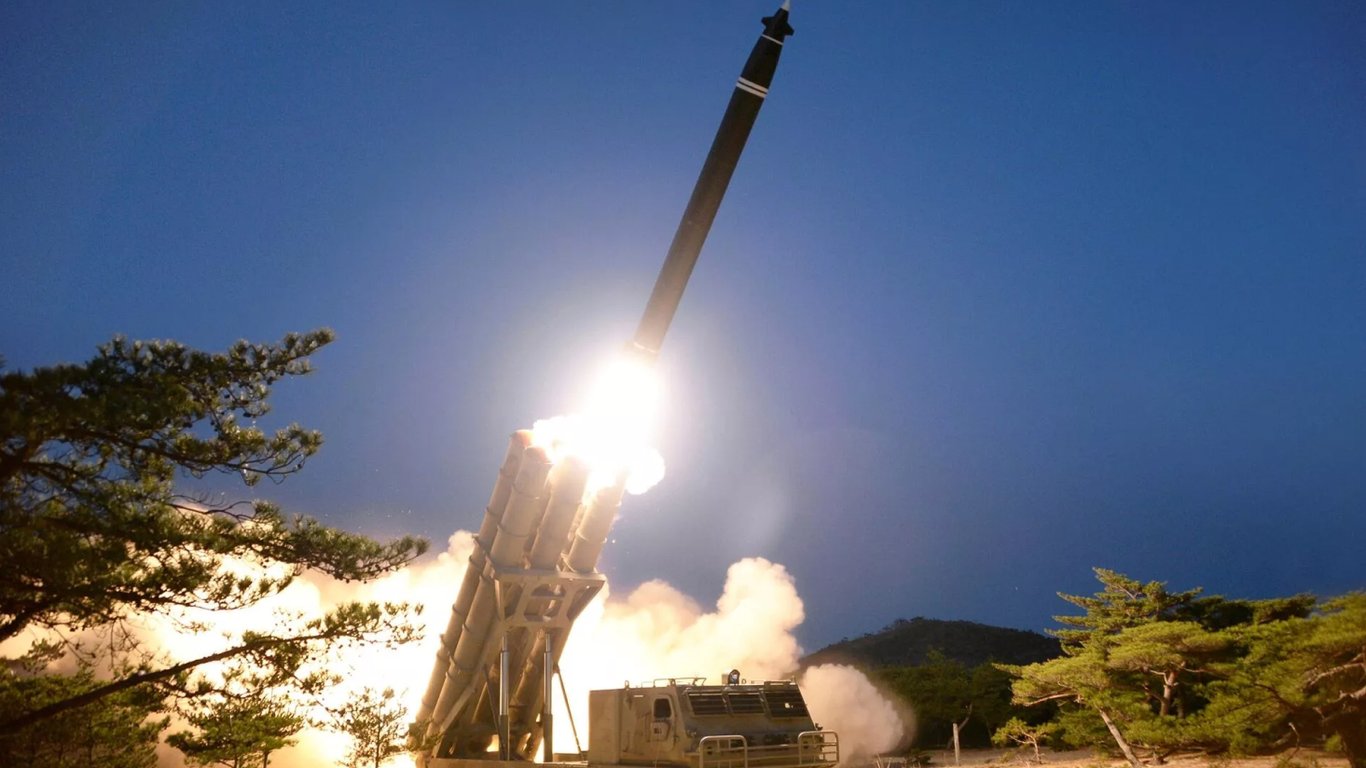​​​КНДР запустила баллистическую ракету перед знаковыми переговорами Южной Кореи и Японии