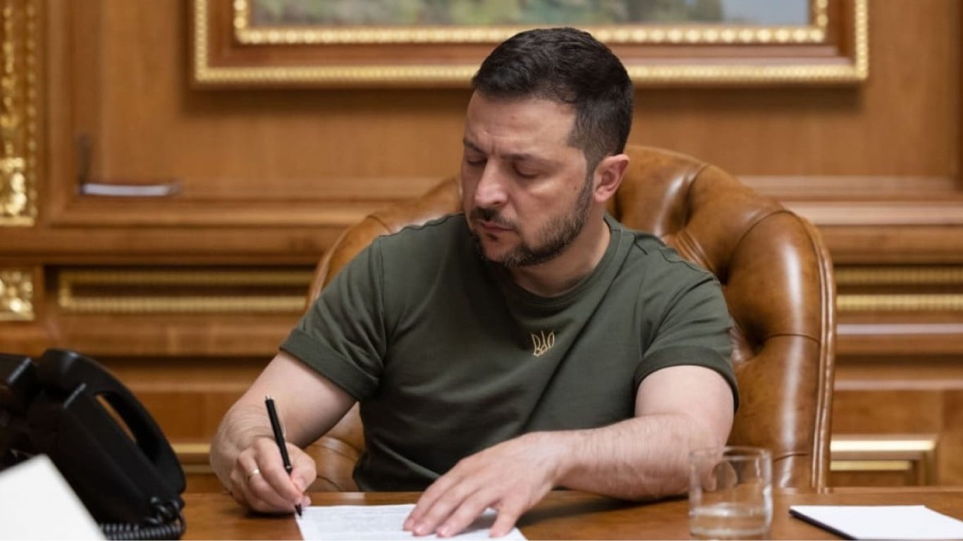 Зеленський наказав звільнити всіх обласних військкомів України