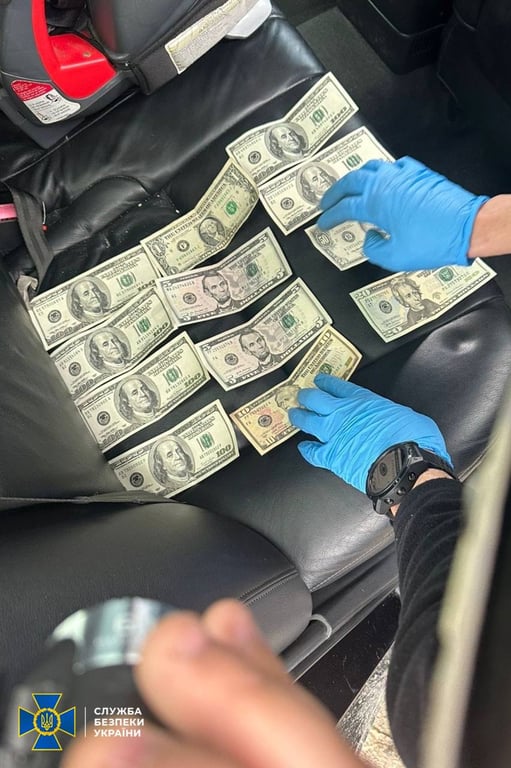 Свій відсоток за вивезення готівки — СБУ розкрила корупційну схему на Одеській митниці - фото 1