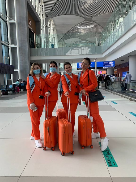 Українські стюардеси у воєнний час — як змінилася робота бортпровідниць під час війни - фото 2