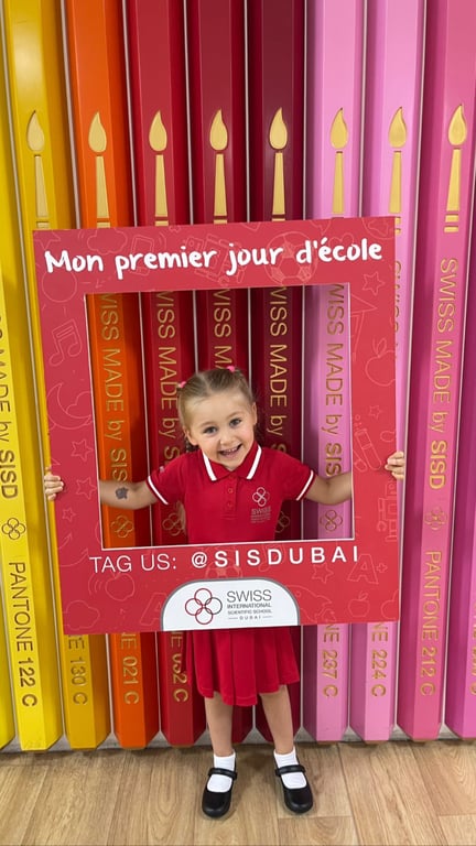 Одна з найкращих у світі: Санта Дімопулос віддала 4-річну дочку до школи в Дубаї - фото 1