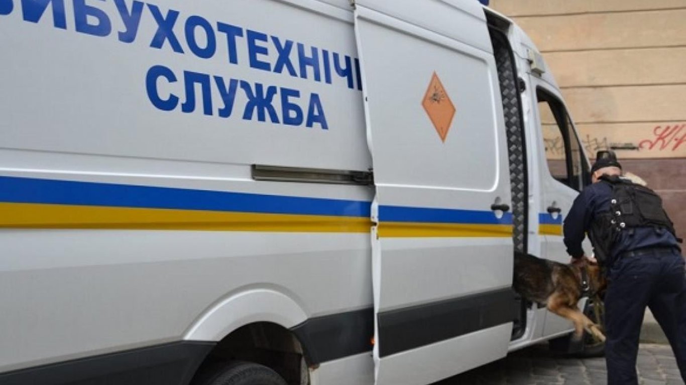 Через повідомлення про замінування лікарні в Києві евакуювали майже півсотні людей