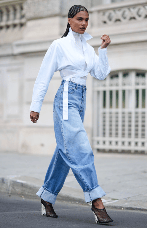 Зірки вже активно носять новий фасон джинсів