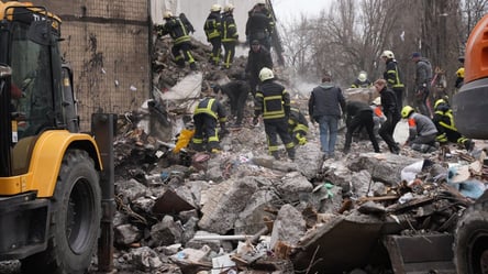 В Одессе из-под завалов разрушенного дроном дома достали тело еще одного ребенка - 290x166