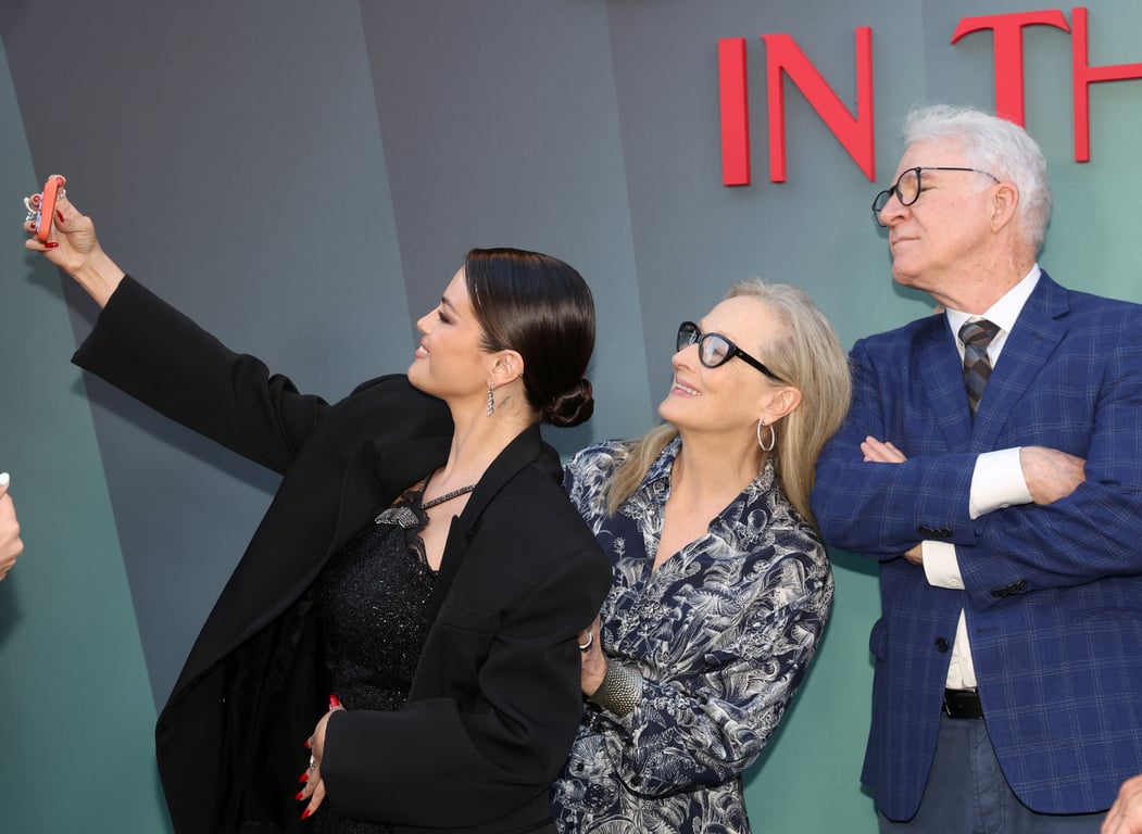 Селена Гомес вона возз’єдналася з Мартіном Шортом, Стівом Мартіном і Меріл Стріп на прем’єрі четвертого сезону серіалу Hulu "Вивства в будівлі".