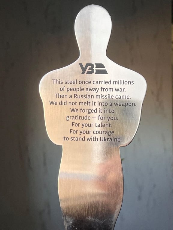 Символический украинский Оскар для Шона Пенна от Укрзализныци