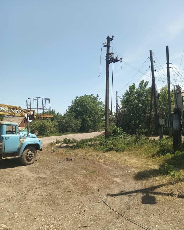 Попри обстріли — ДТЕК відновили світло сотням родин на Донеччині - фото 2