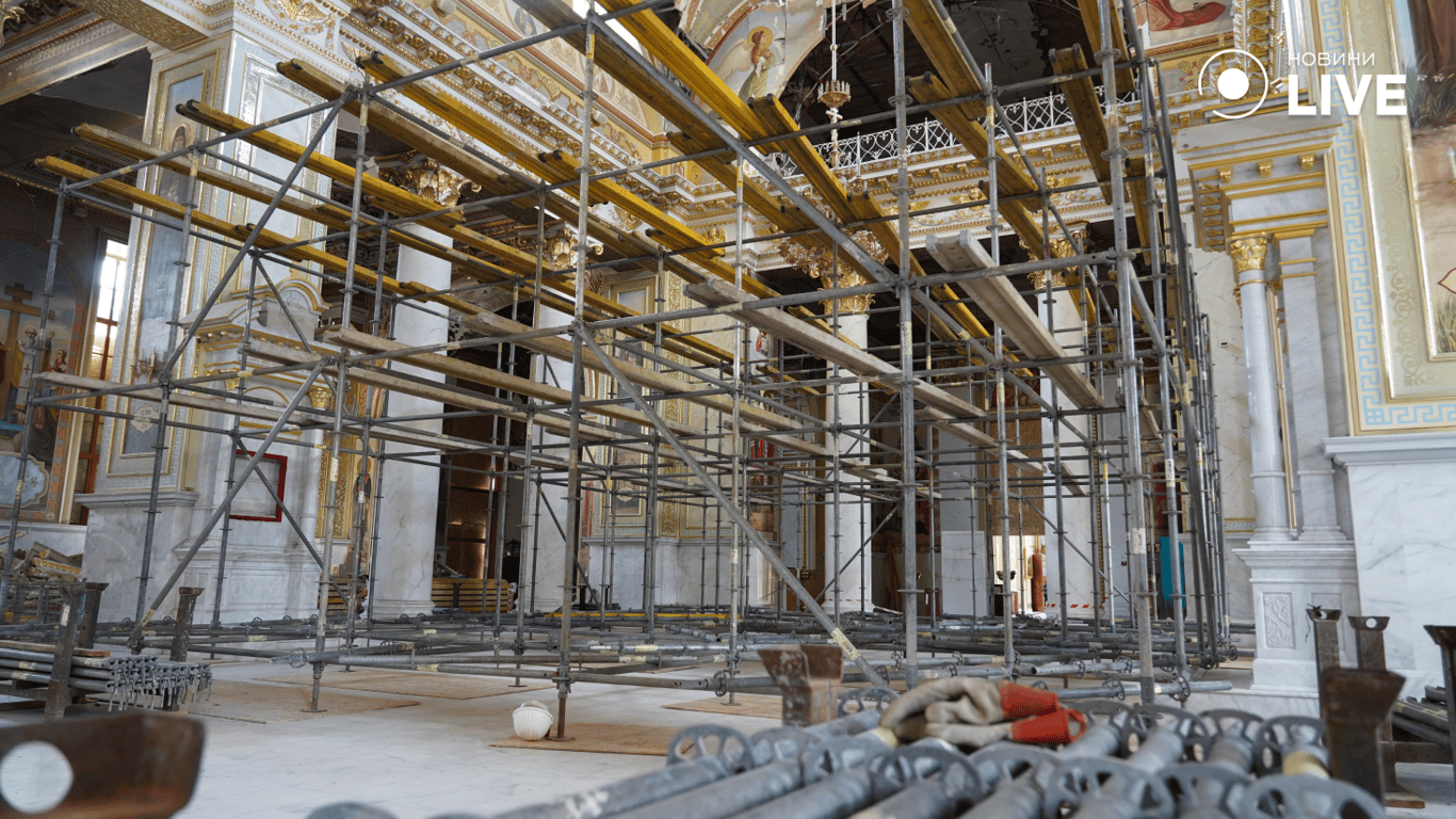 Будівельні конструкції у храмі. Фото: Новини.LIVE