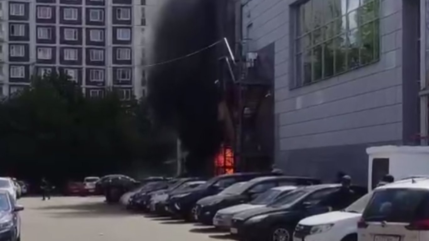 У Москві палає торговий центр: було чутно вибухи