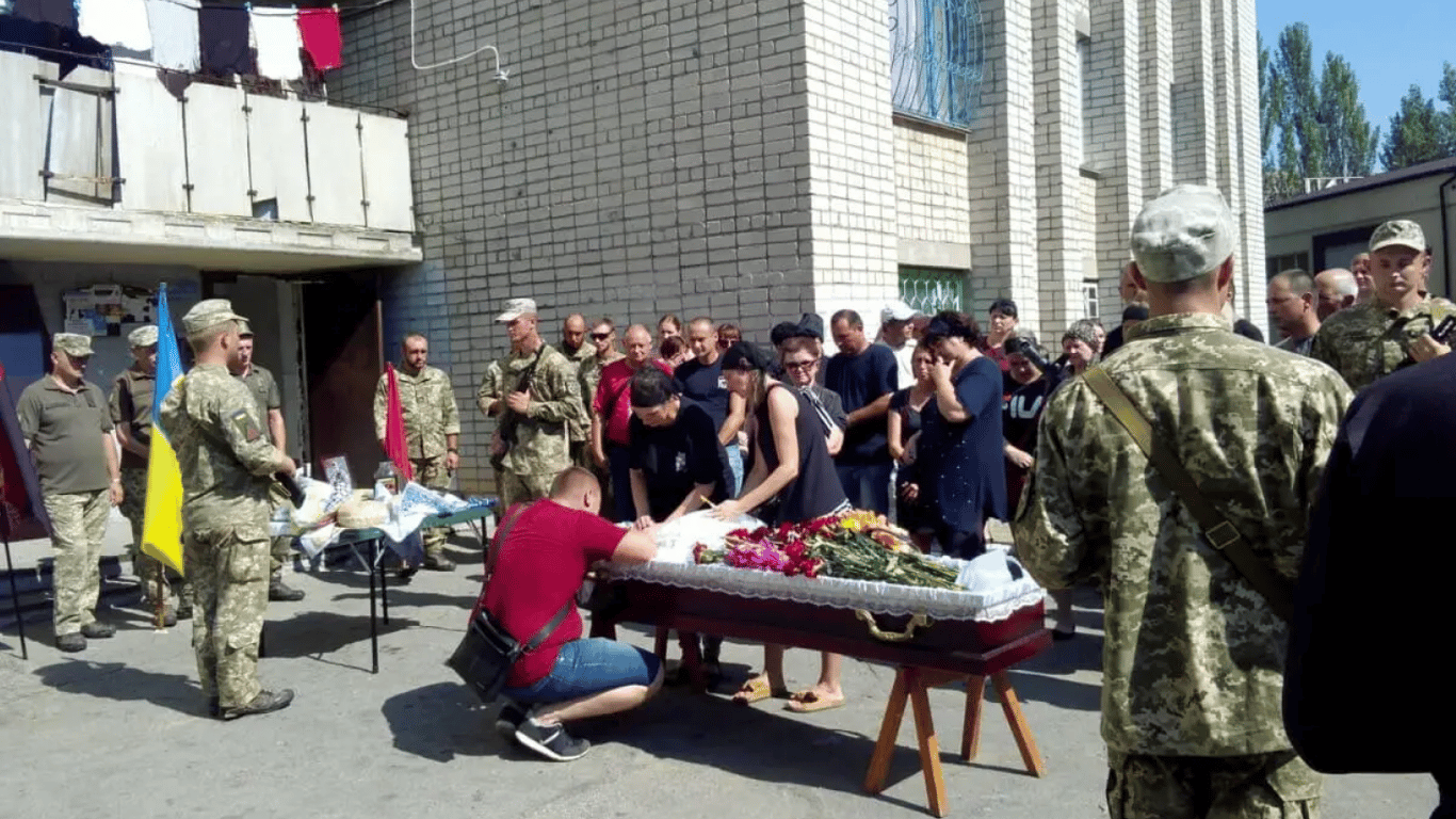 Компенсація за загиблого військового - хто з родичів має право на компенсацію - розлучені батьки і компенсація за загиблого сина