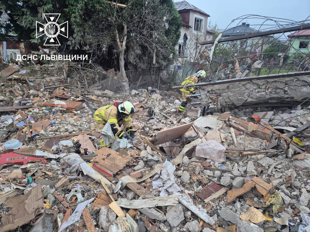 зруйнований будинок