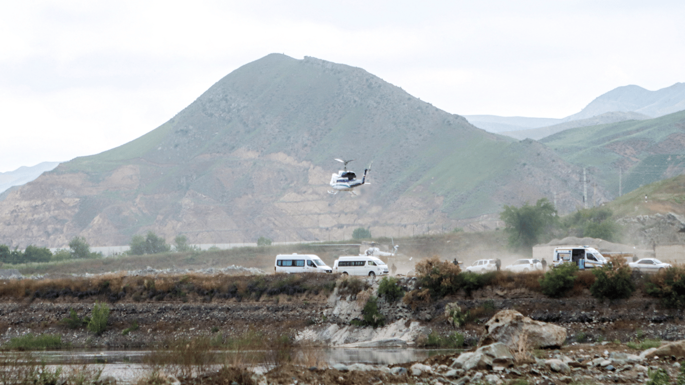Аварія гелікоптера з президентом Ірану — пошук став надважким