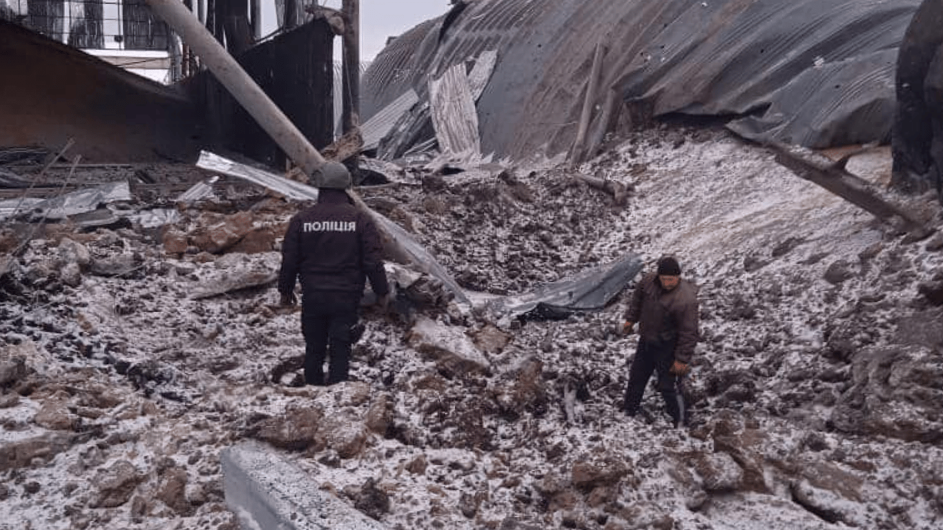 Окупанти атакували зерносховище у Харківській області
