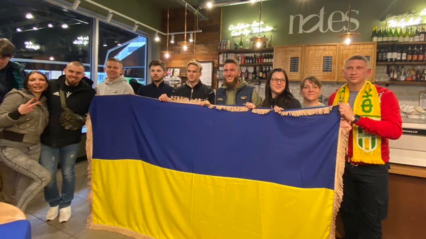 Зинченко и Мудрик встретились с украинскими защитниками в Лондоне