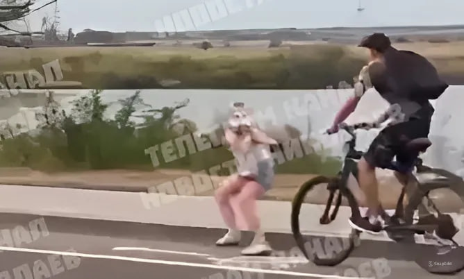 В Николаеве ребенок-квадробер прыгнул под велосипед - фото 1