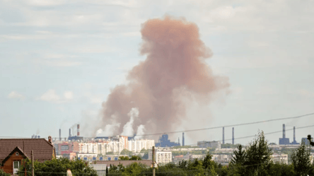 У РФ над металургійним заводом здійнявся рудий дим: що відомо - 285x160