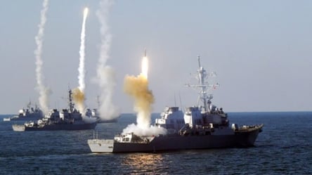 Окупанти вивели третій ракетоносій у Чорне море: скільки загрожує "Калібрів" - 285x160