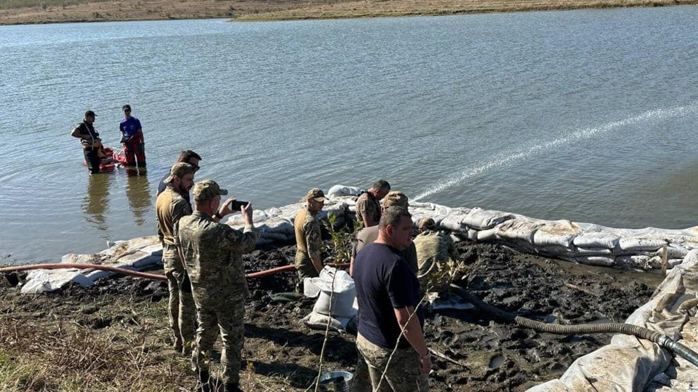В озере на территории Молдовы обнаружили обломки ракеты