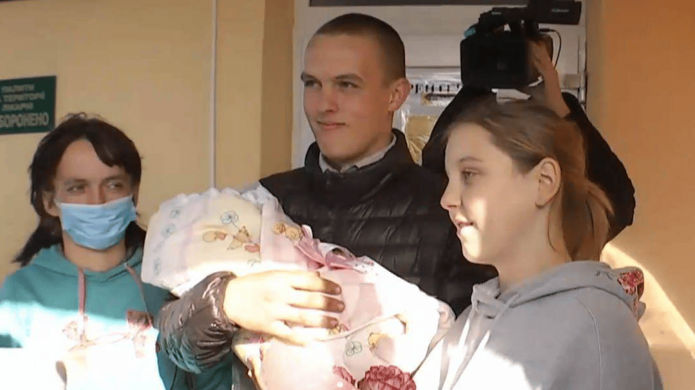 Рання вагітність у Чернігівській області — 15-річна школярка вдруге стала мамою