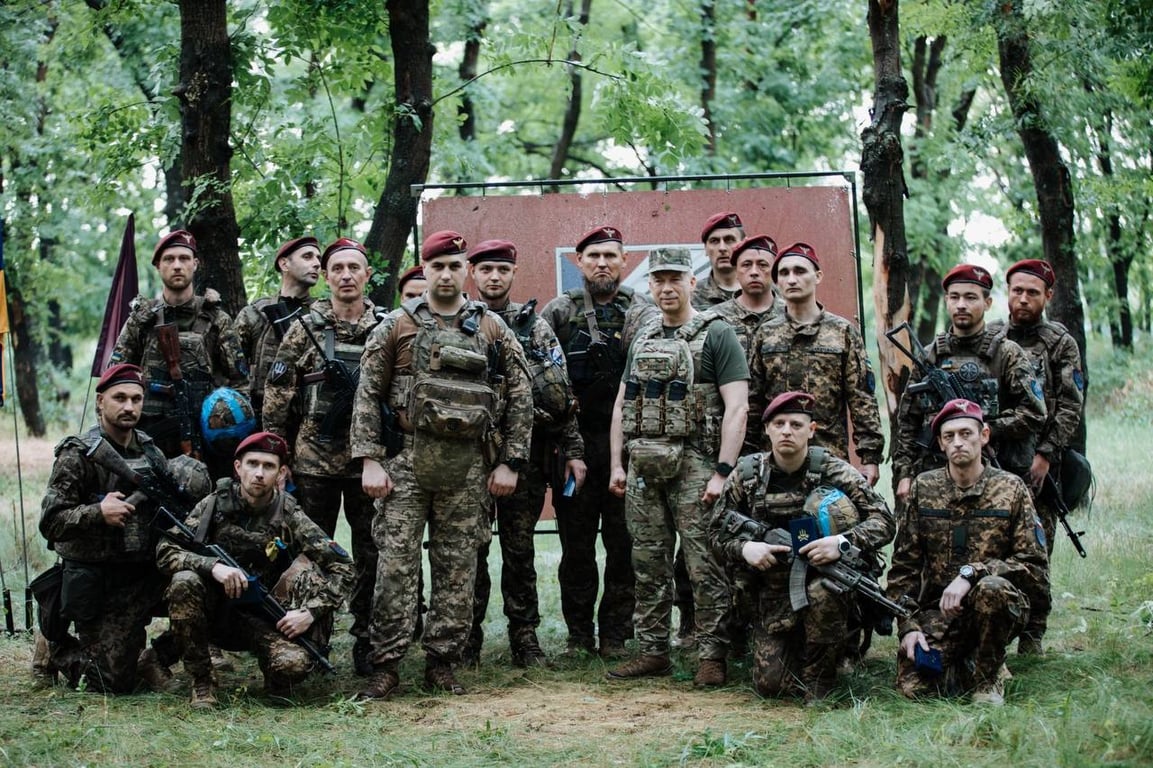 Сирський нагороджує бійців ЗСУ