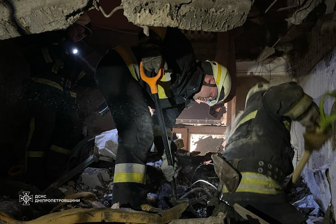 У Дніпрі завершили рятувальні роботи після удару РФ - фото 3