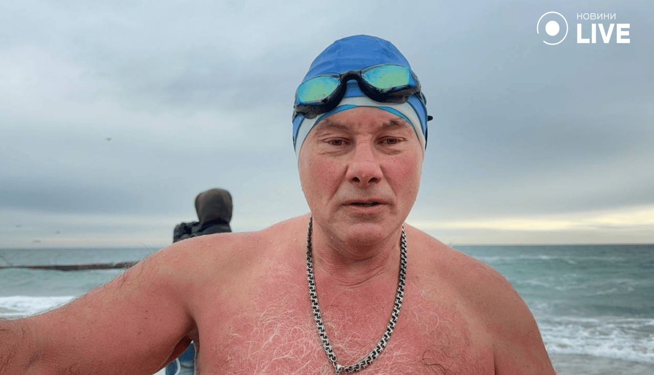 Одеські моржі влаштували традиційний заплив на Водохреща — фото - фото 2