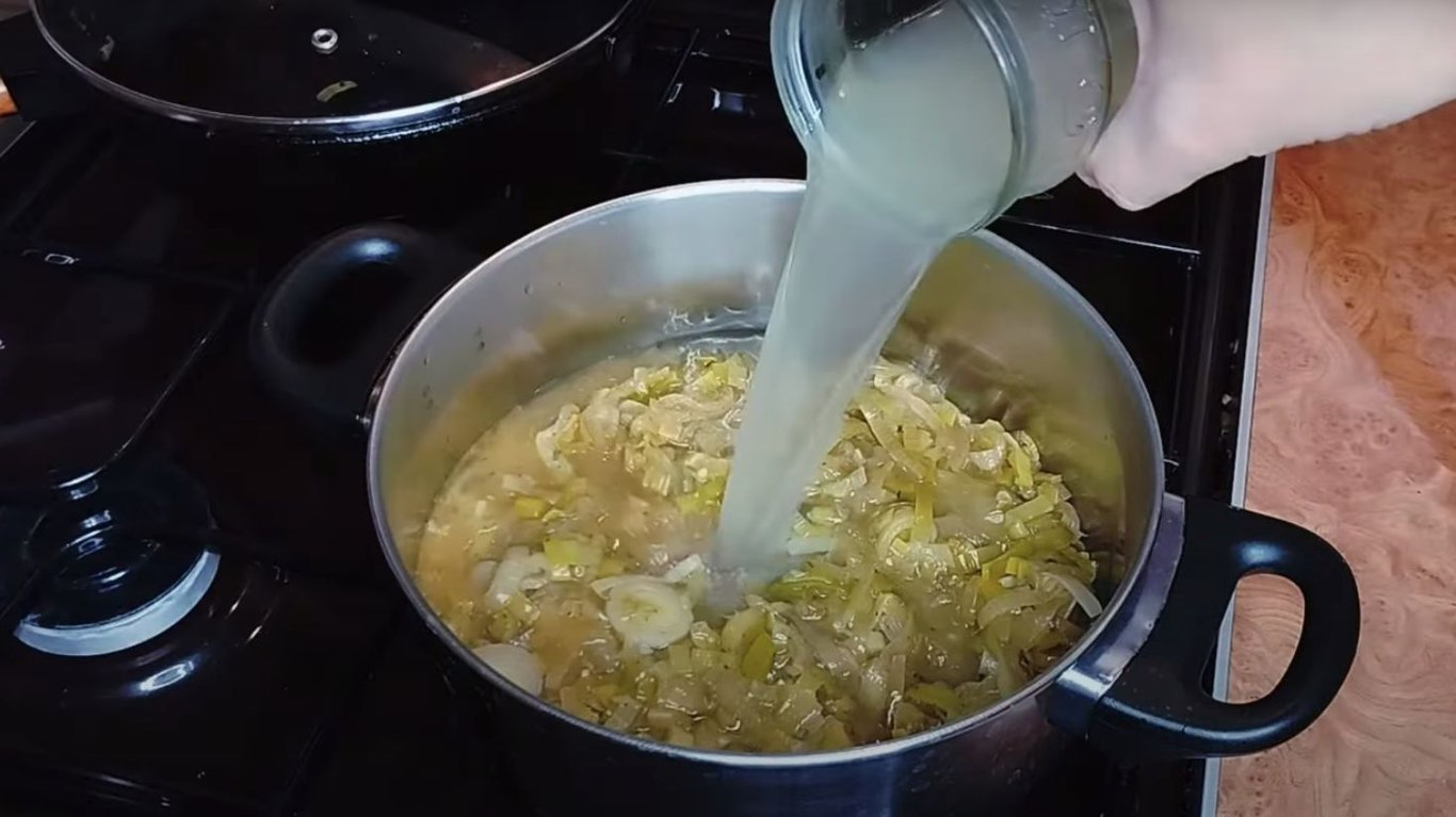 смачний французький цибулевий суп