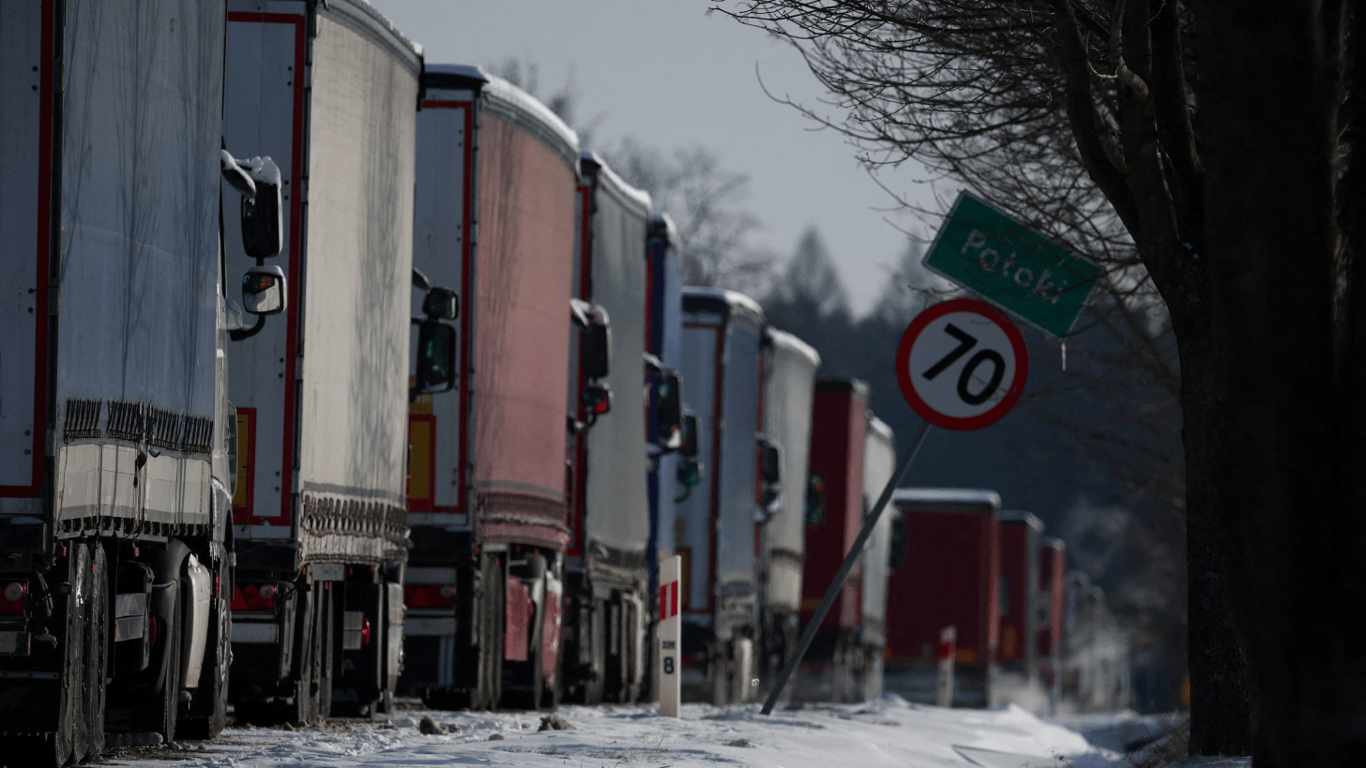 Українські перевізники почали протест на кордоні з Польщею — скільки він триватиме