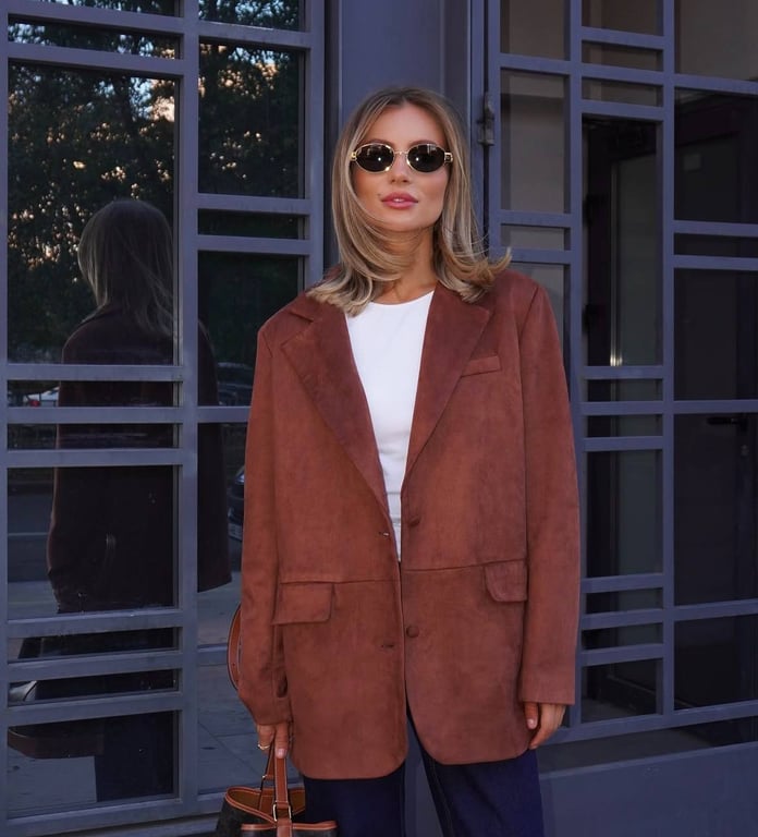 Замшеві куртки чи жакети мають розкішний вигляд