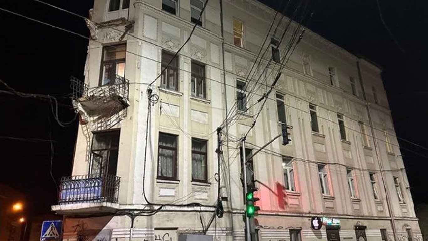В центре Львова обрушился балкон: погиб мужчина