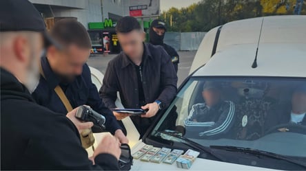 На Тернопільщині НАБУ і САП викрили посадовців податкової на хабарях - 290x166
