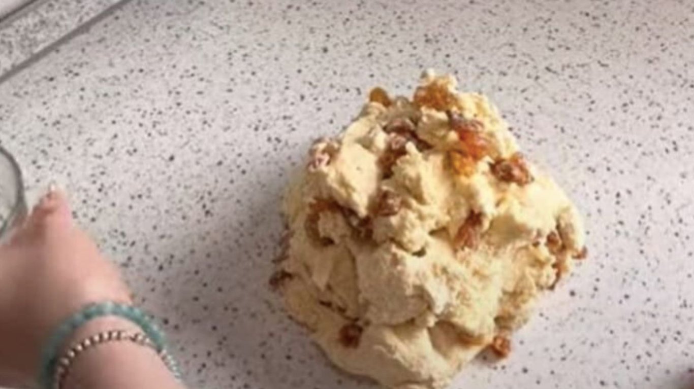 рецепт паски з тістом, яке готується на ніч, швидка лінива випічка