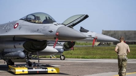 Україна розчарована швидкістю підготовки своїх пілотів на F-16 у США, — Politico - 285x160