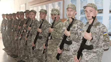 Виїзд за кордон після військової кафедри: студент має таке право - 285x160
