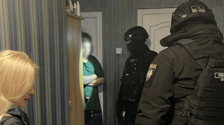 Нацполіція викрила групу шахраїв, що обкрадали інтернет-магазин - 285x160