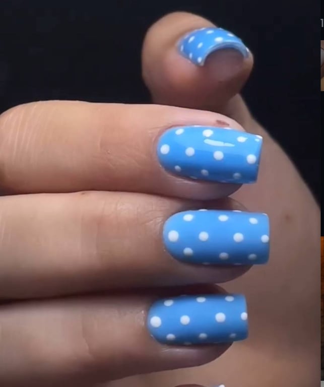 Який манікюр створює ідеальний настрій