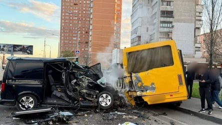 Смертельное ДТП в Одессе: столкнулись маршрутка и микроавтобус - 290x166
