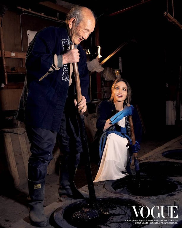 Акторка Анджеліна Джолі під час подорожжю Японією