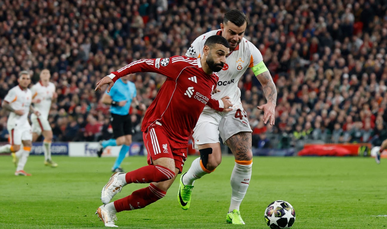 Мохамед Салах в атаке матча за английский "Ливерпуль"