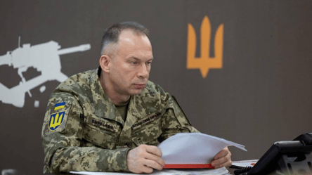 Сырский поздравил воинов-разведчиков с праздником - 285x160