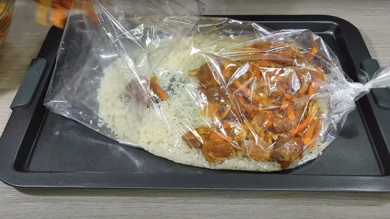 простий рецепт, як приготувати плов в рукаві