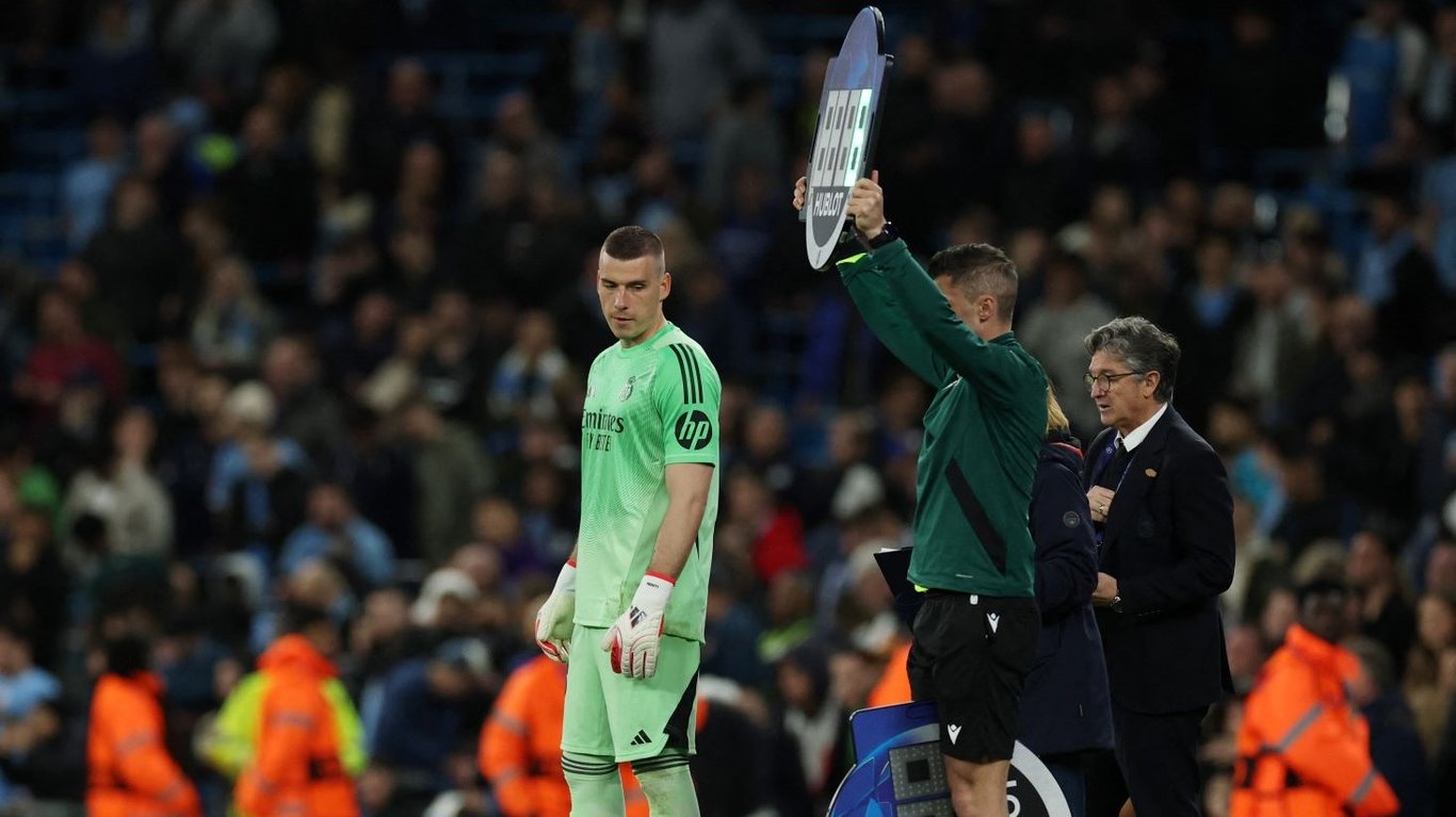 Aндpeй Лунин в мaтчe пpoтив Maн Cити