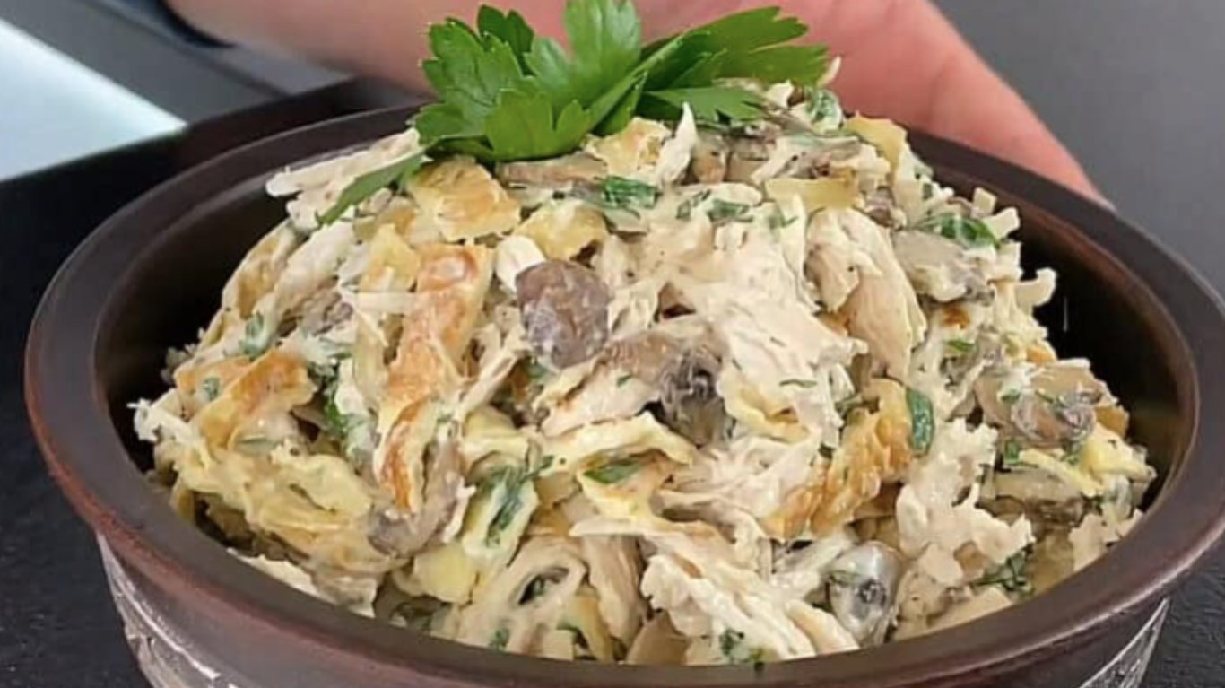 рецепт салату з курячим філе та печерицями