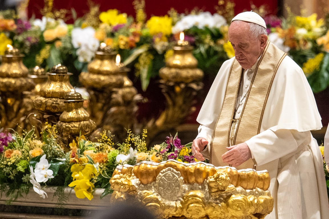 Папа Римський помер