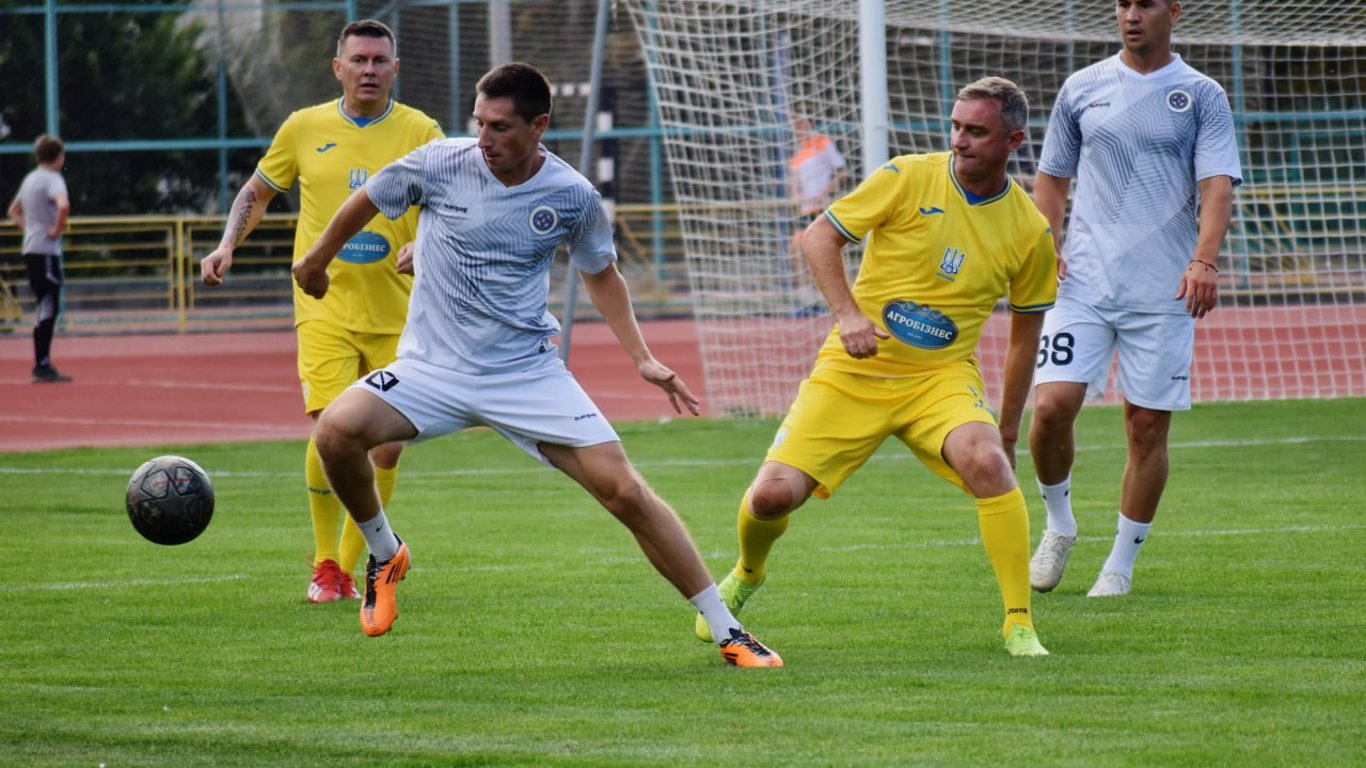 Зірки українського футболу провели матч з військовими Національної гвардії України