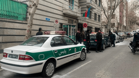 В Ірані озброєний чоловік напав на посольство Азербайджану: загинув охоронець - 285x160