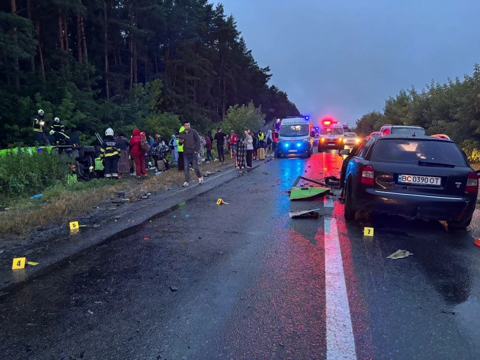 На трасі біля Львова ДТП з автобусом — що відомо про постраждалих - фото 1