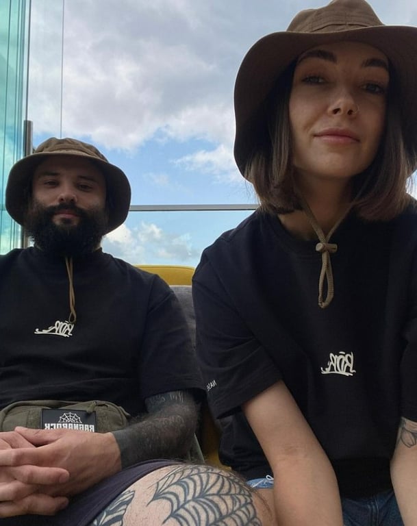 Дружина зірки "Ліги Сміху" Віктора Розового замилувала кадрами, як песик обожнює військового - фото 1