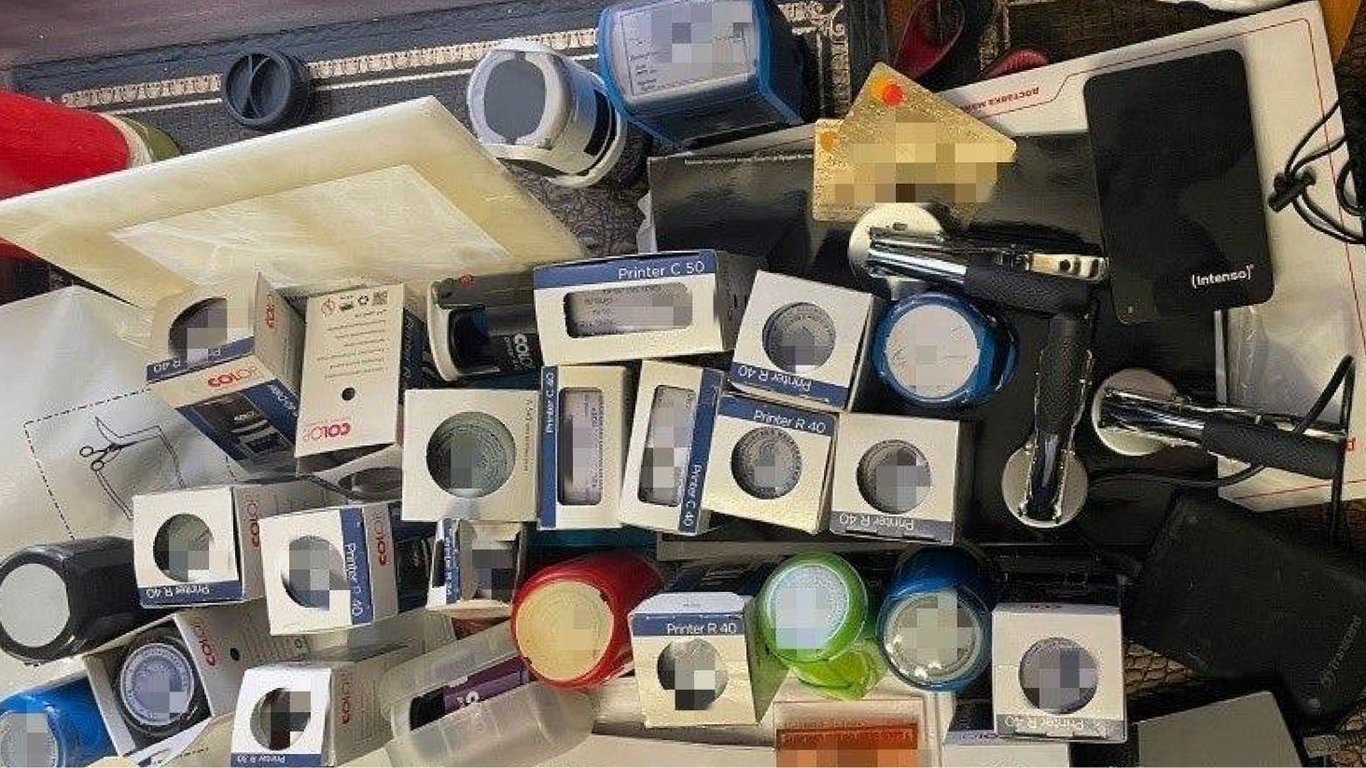 В Киеве сообщили подозрение мужчине, который продавал медикам поддельные документы