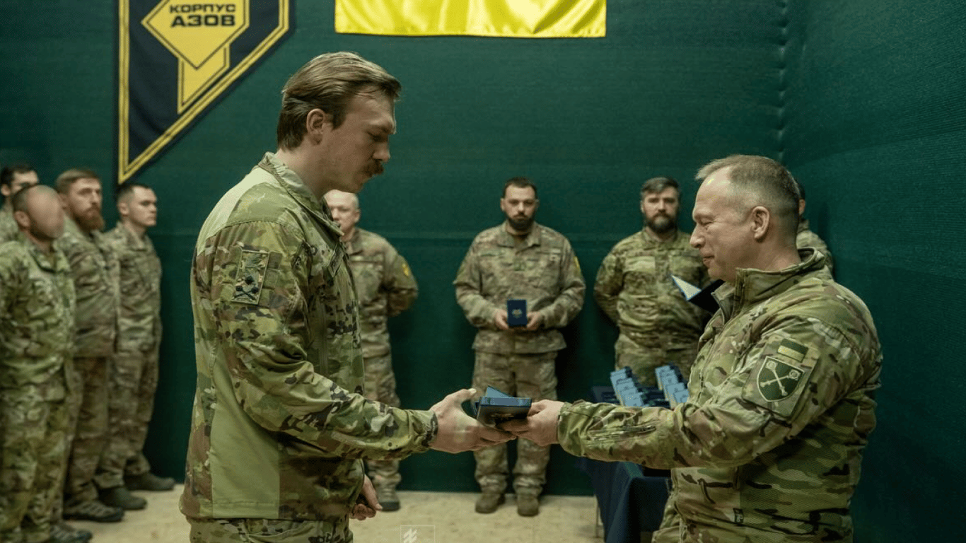 Командир Азову "Редіс" отримав генеральські погони від Сирського